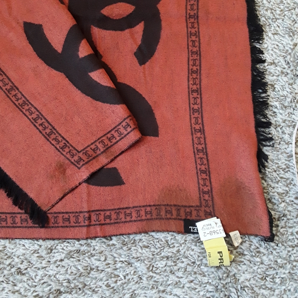 Chanel winter scarf - Picture 2 of 6